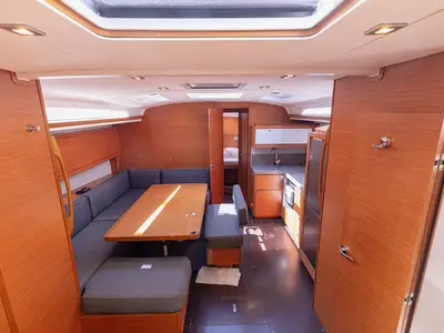Salon of BALU, a Dufour 470 sailboat at Kaštela, Croatia