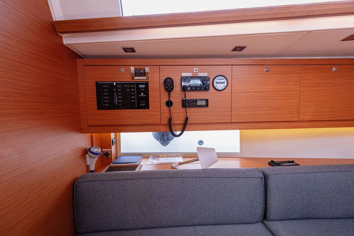 Salon of BALU, a Dufour 470 sailboat at Kaštela, Croatia