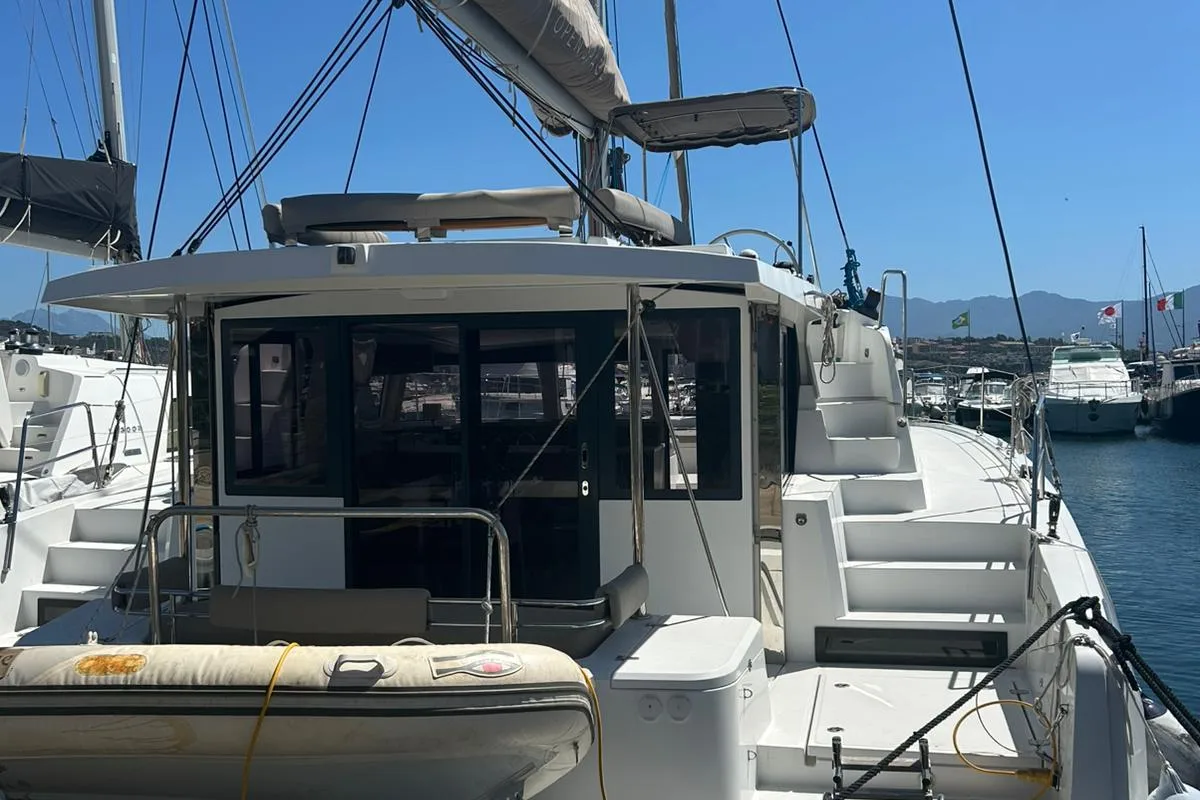 Exterior view of Dytick, a Bali 4.2 OW catamaran at Hyères, France