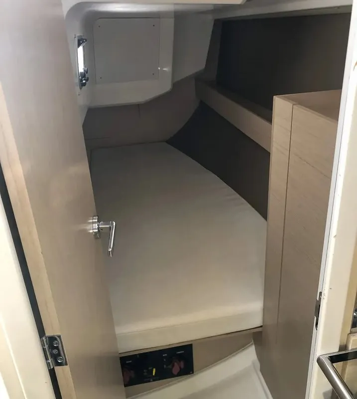 Cabin on Arya, a Beneteau Oceanis 30.1 sailboat at Izola, Slovenia