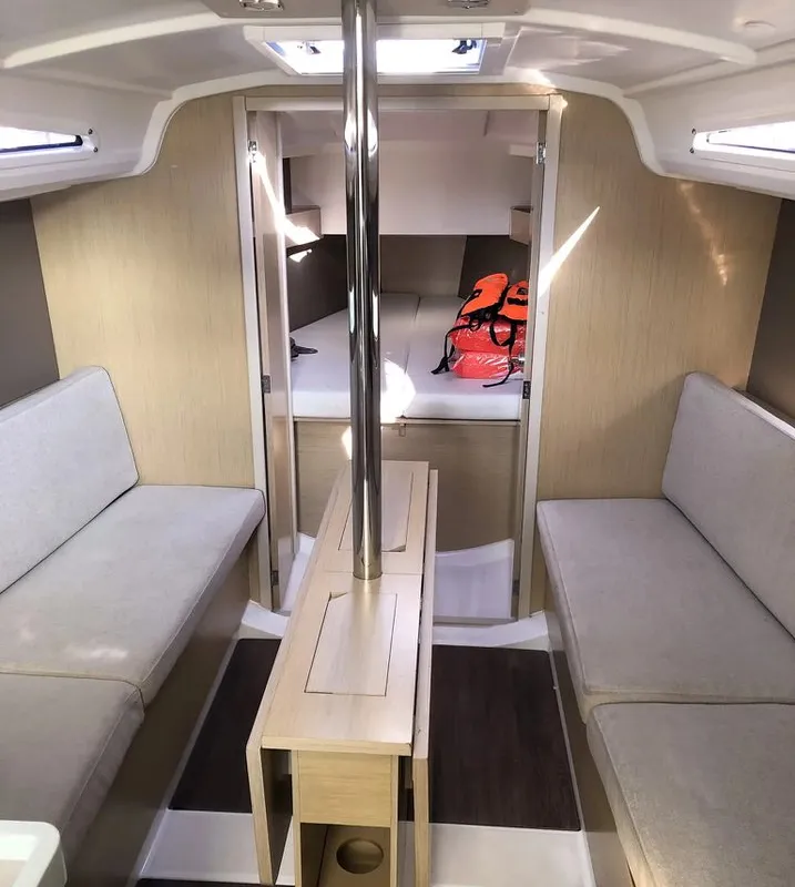 Cabin on Arya, a Beneteau Oceanis 30.1 sailboat at Izola, Slovenia