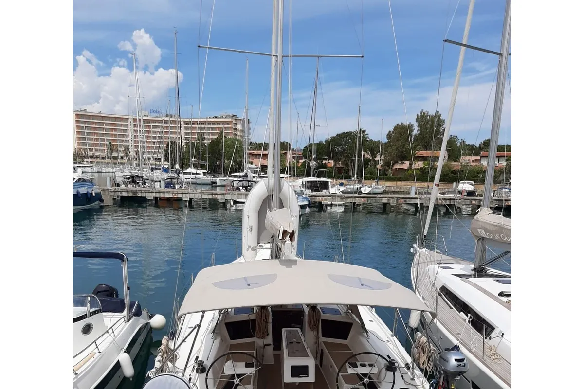 Inycum, a Dufour 390 GL sailboat at Tonnarella, Italy