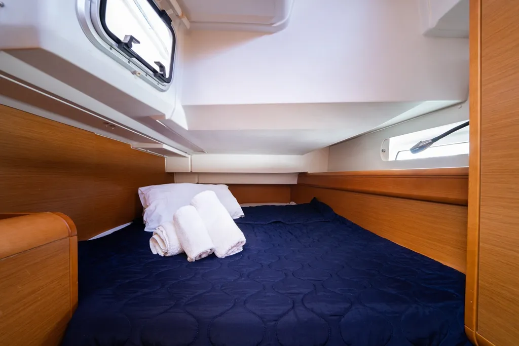 Cabin on Amersa, a Jeanneau Sun Odyssey 409 sailboat at Lavreotiki Municipal Unit, Greece