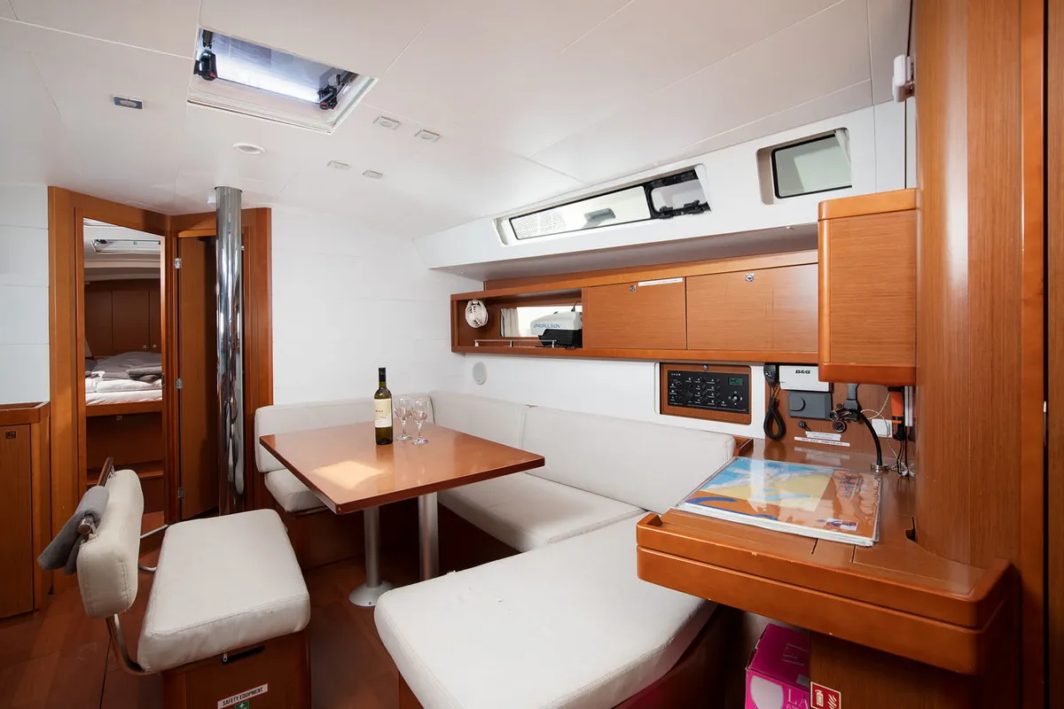 Cabin on Mare Aeolos, a Beneteau Oceanis 45 sailboat at Općina Medulin, Croatia