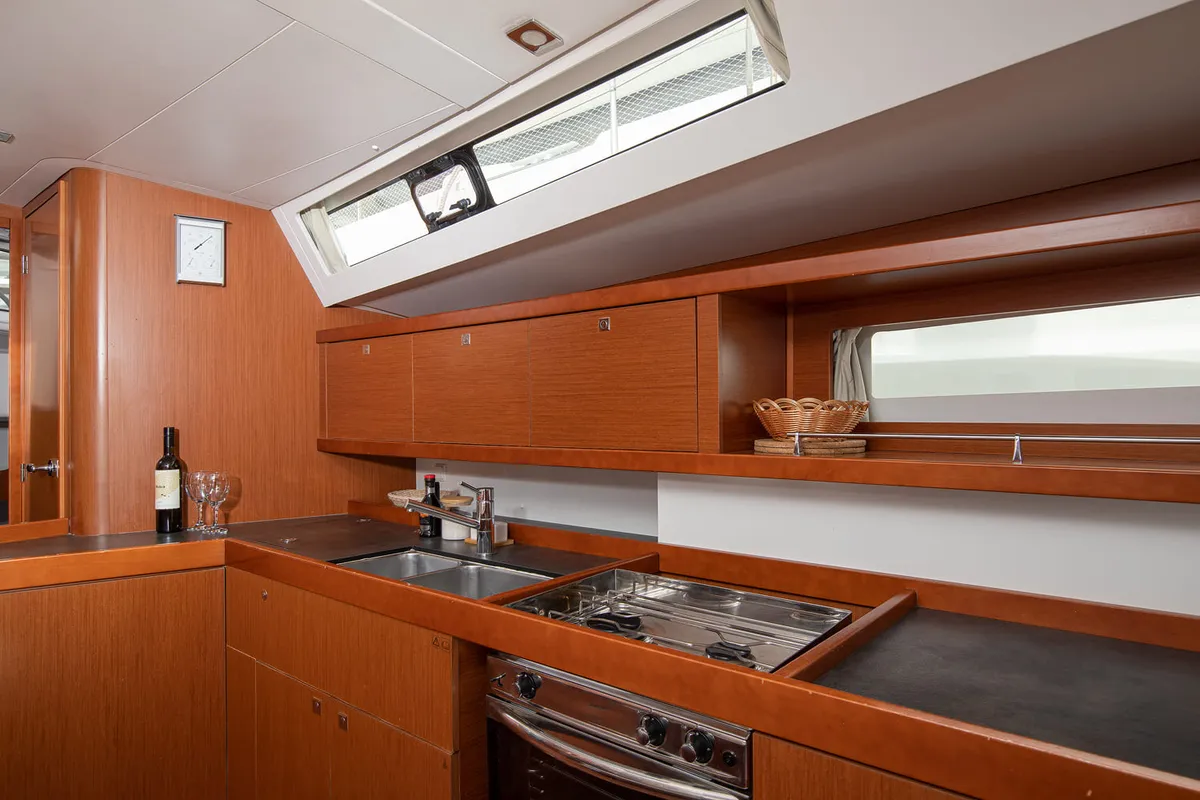 Salon of Mare Aeolos, a Beneteau Oceanis 45 sailboat at Općina Medulin, Croatia