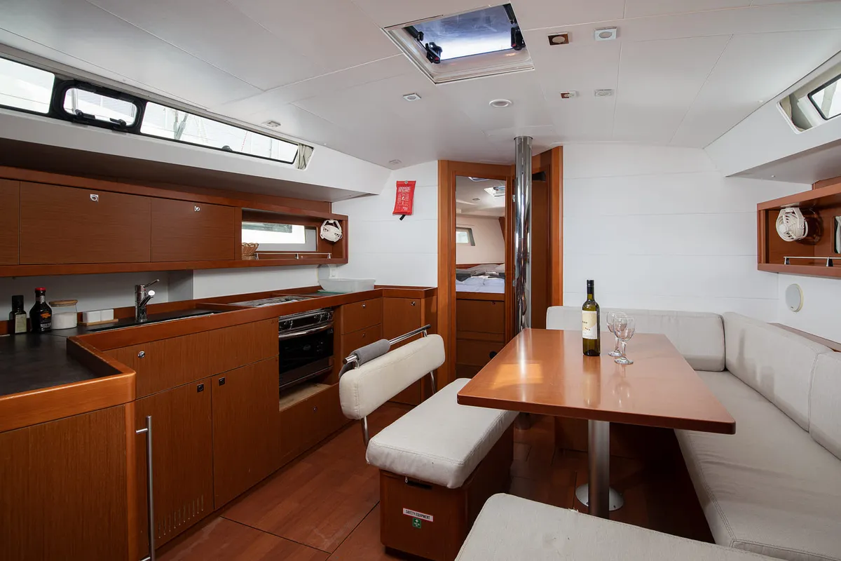 Salon of Mare Aeolos, a Beneteau Oceanis 45 sailboat at Općina Medulin, Croatia
