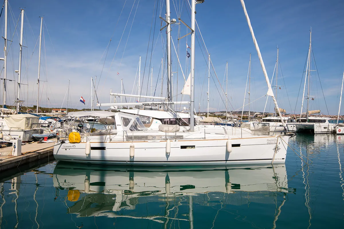 Exterior view of Mare Aeolos, a Beneteau Oceanis 45 sailboat at Općina Medulin, Croatia