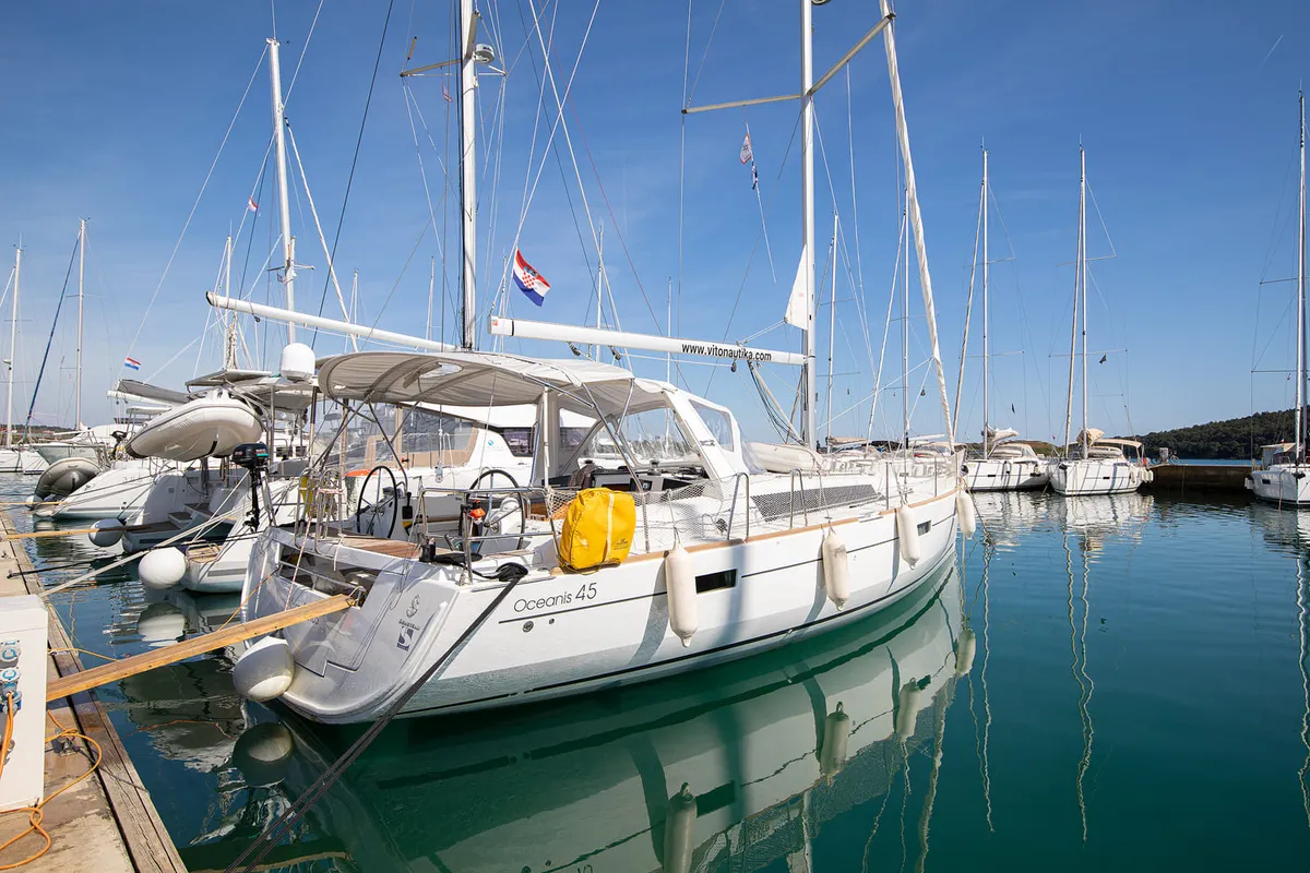 Exterior view of Mare Aeolos, a Beneteau Oceanis 45 sailboat at Općina Medulin, Croatia
