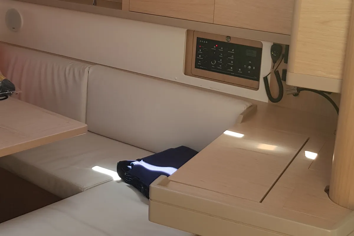 Salon of Senza Pensieri III, a Beneteau Oceanis 45 sailboat at Tonnarella, Italy