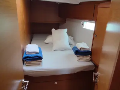 Cabin on Amfithoe, a Jeanneau Sun Odyssey 519 sailboat at Volos, Greece