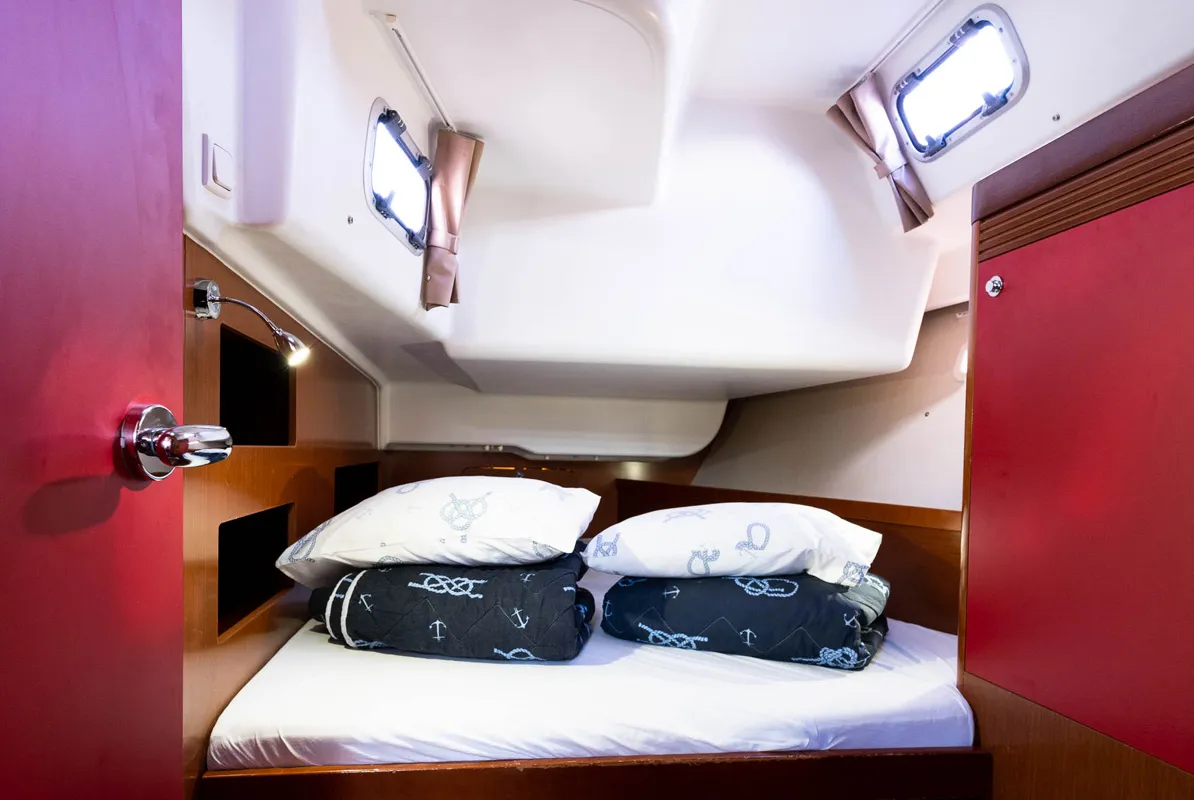 Cabin on Copa Brasil, a Beneteau Oceanis 50 Family sailboat at Grad Pula, Croatia