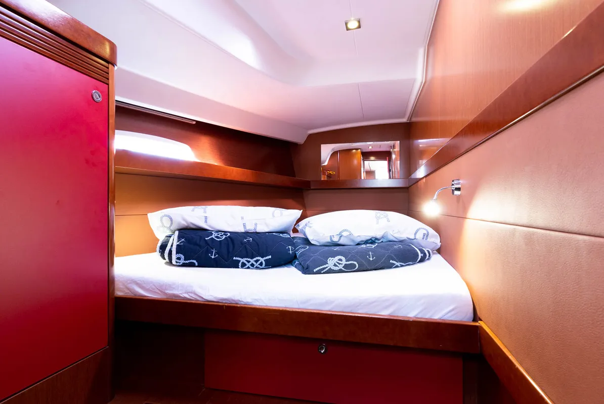 Cabin on Copa Brasil, a Beneteau Oceanis 50 Family sailboat at Grad Pula, Croatia
