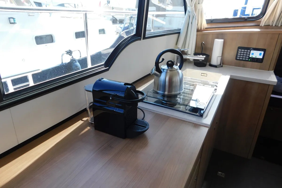 Galley of Paula, a Linssen 35 SL motorboat at IJsselstein, Netherlands