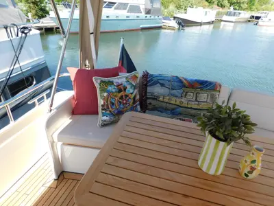 Deck of Paula, a Linssen 35 SL motorboat at IJsselstein, Netherlands