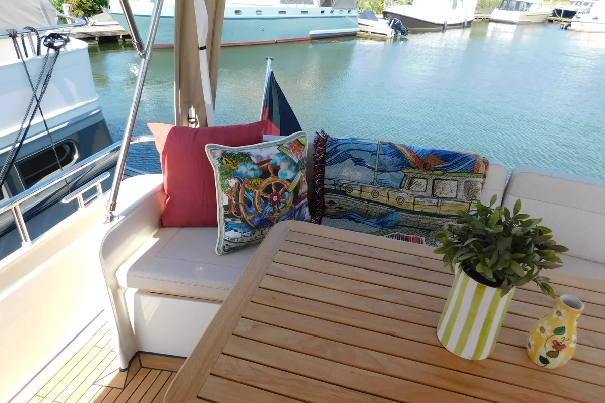 Deck of Paula, a Linssen 35 SL motorboat at IJsselstein, Netherlands