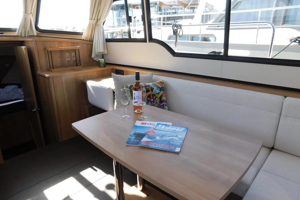 Salon of Paula, a Linssen 35 SL motorboat at IJsselstein, Netherlands