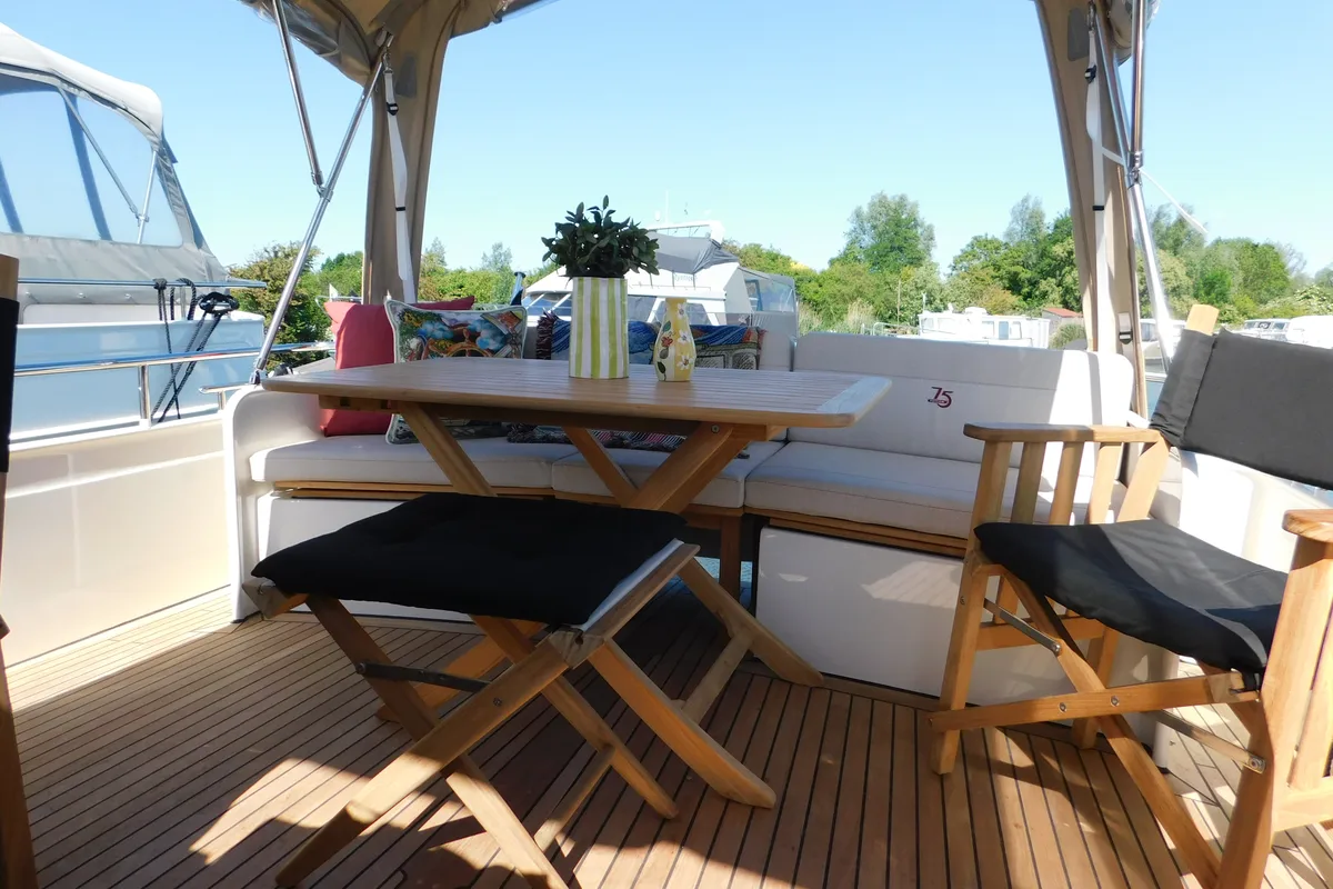 Deck of Paula, a Linssen 35 SL motorboat at IJsselstein, Netherlands