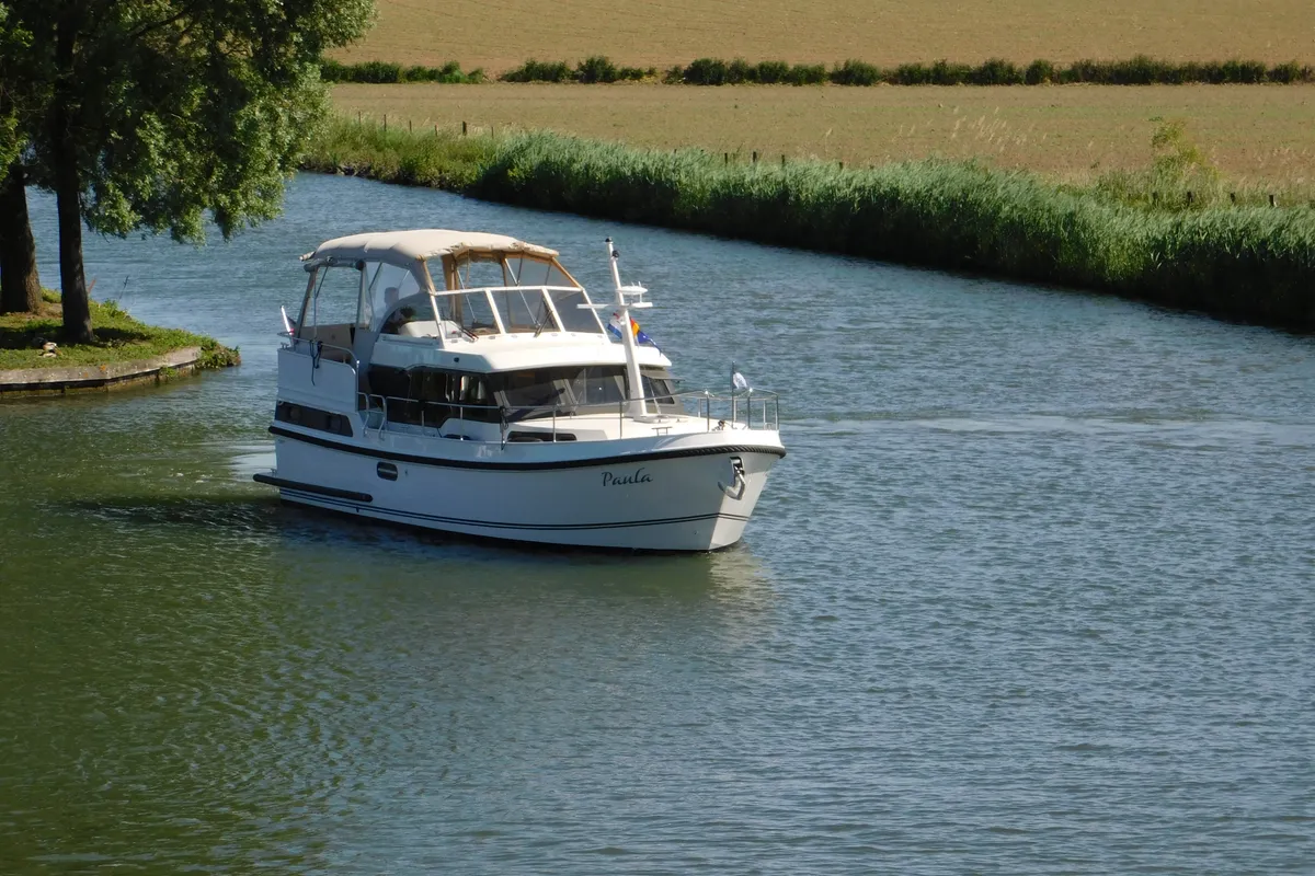 Exterior view of Paula, a Linssen 35 SL motorboat at IJsselstein, Netherlands