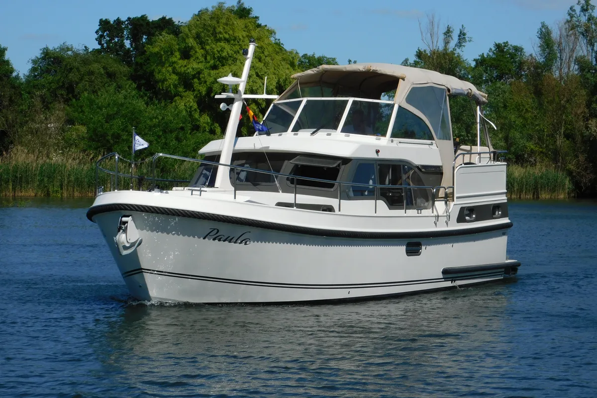 Exterior view of Paula, a Linssen 35 SL motorboat at IJsselstein, Netherlands