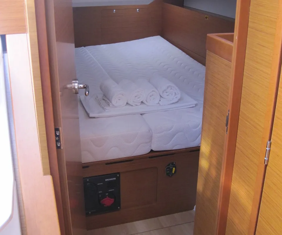 Cabin on Teresa, a Jeanneau Sun Odyssey 490 sailboat at Capo d'Orlando, Italy