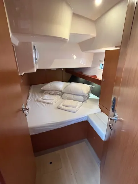 Cabin on Fonsos, a Bavaria 46 Cruiser sailboat at São Pedro, Portugal