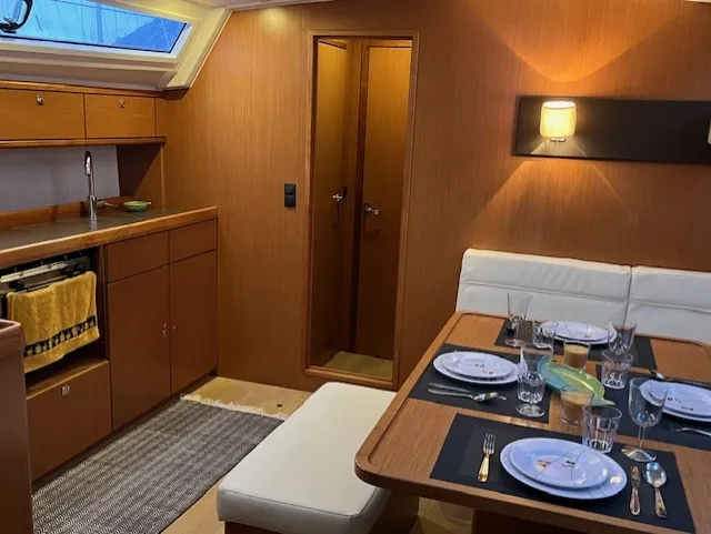 Salon of Fonsos, a Bavaria 46 Cruiser sailboat at São Pedro, Portugal
