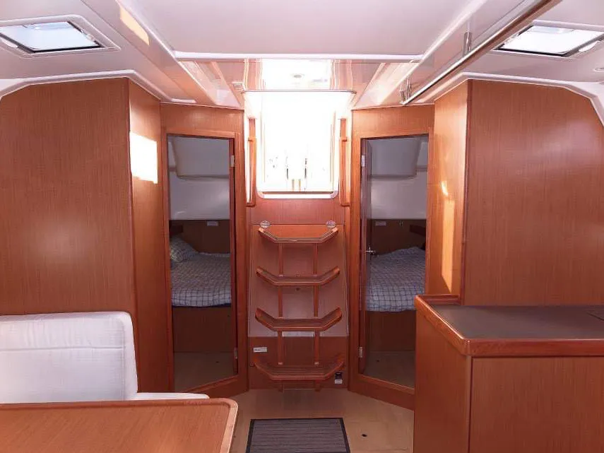 Salon of Fonsos, a Bavaria 46 Cruiser sailboat at São Pedro, Portugal