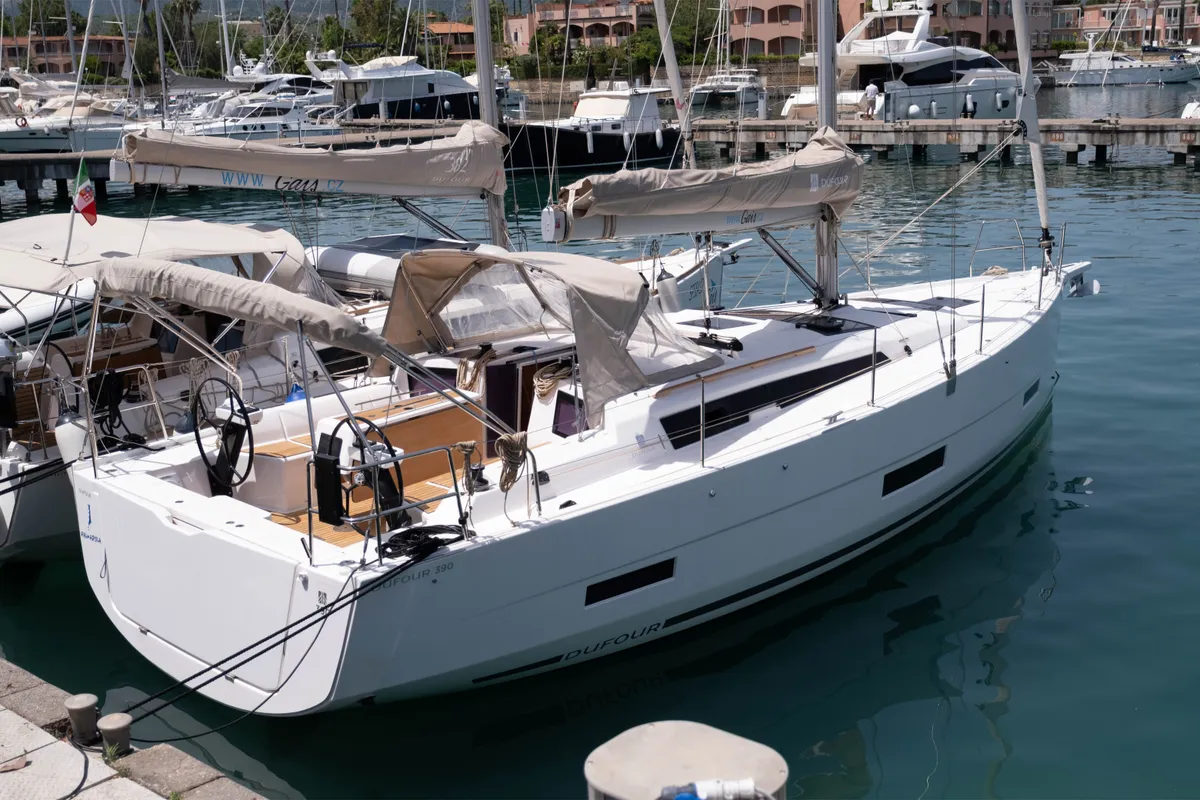 Palmarola, a Dufour 390 GL sailboat at Tonnarella, Italy