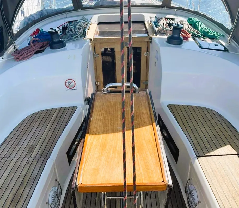 Deck of Easy Eleven, a Bavaria Cruiser 40 S sailboat at Split, Croatia