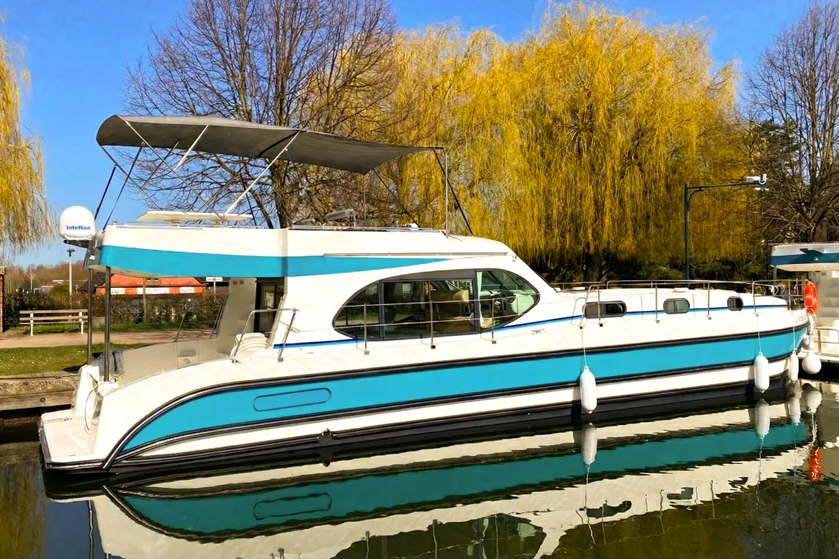 Cruiser Premium+ XL 6/8 Pers., a Nicols Sixto Fly C motorboat at Port-sur-Saône, France