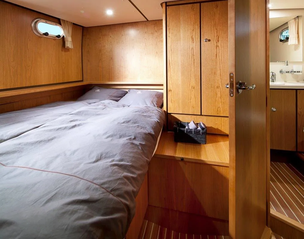 Cabin on Luna Louise, a Linssen Grand Sturdy 30.9 AC motor yacht at Kinrooi, Belgium