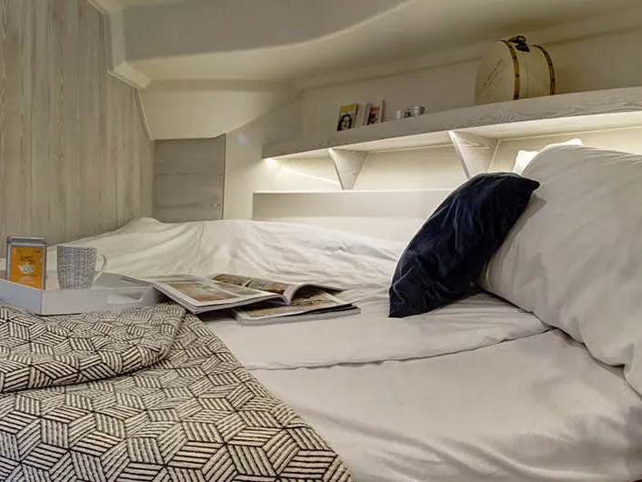 Cabin on Horizon 2 - Premier 20, a Cygnet Horizon 2 motorboat at Portiragnes, France