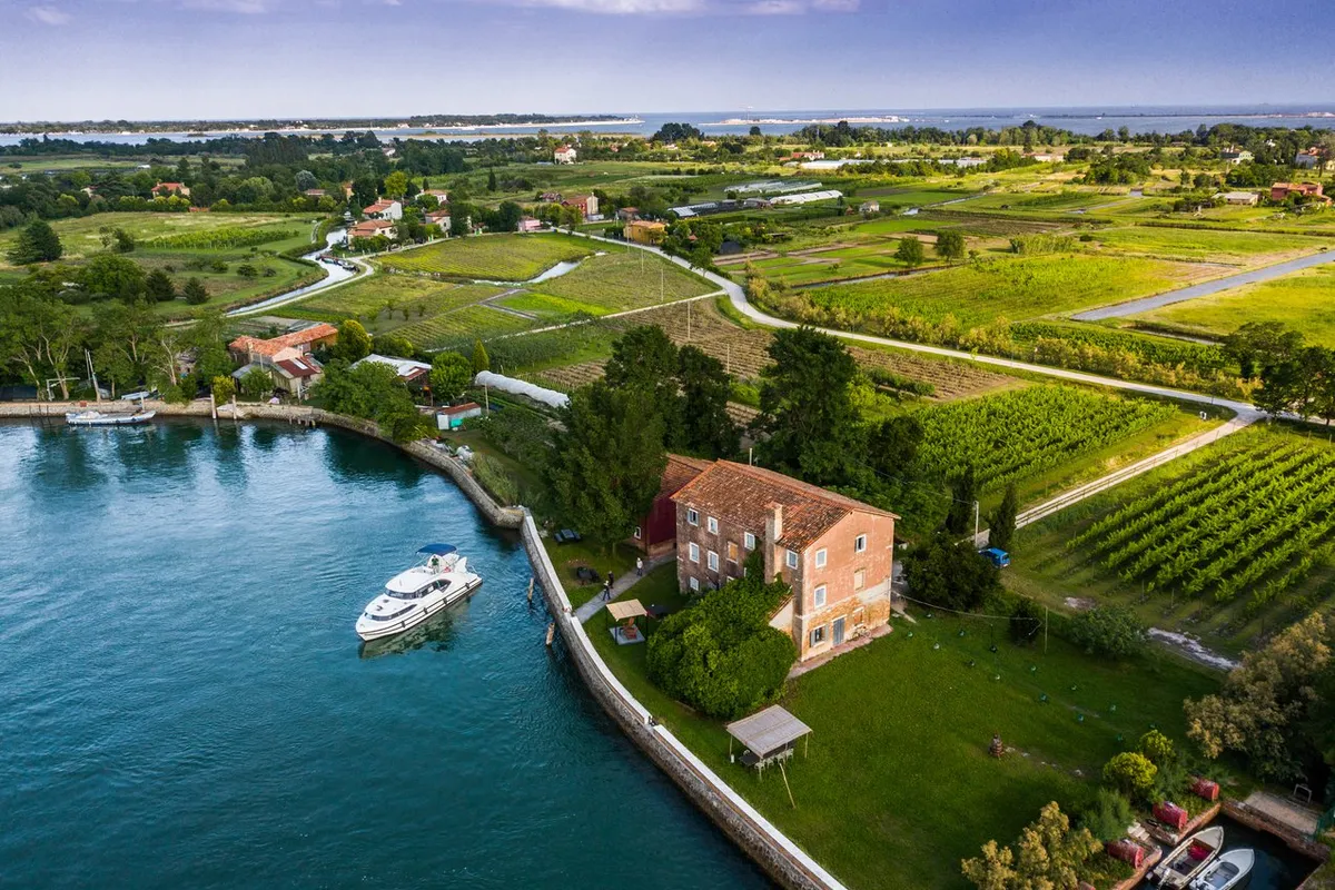 05, a Houseboat Holidays Italia S.R.L. Minuetto 6 motor yacht at Casier, Italy