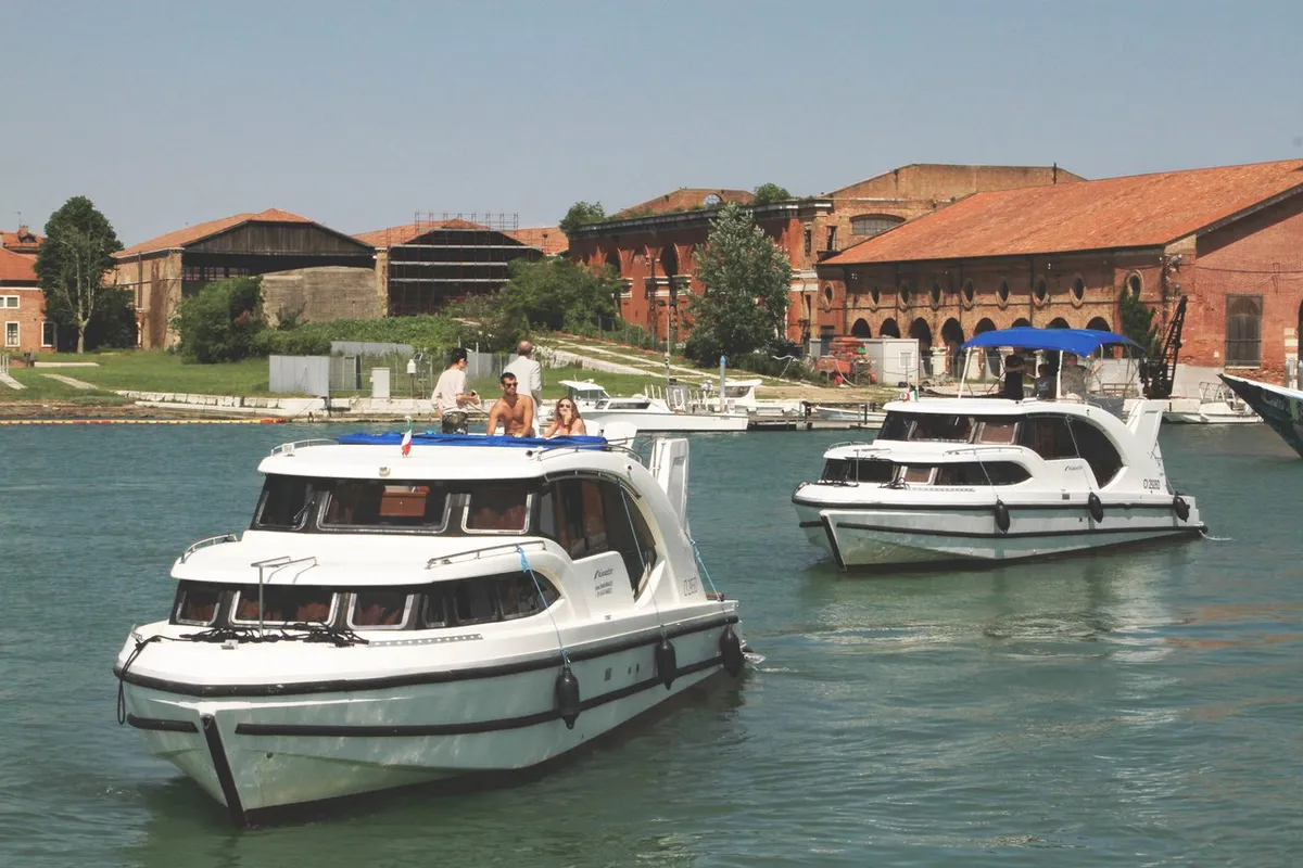 05, a Houseboat Holidays Italia S.R.L. Minuetto 6 motor yacht at Casier, Italy
