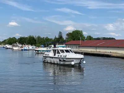 2403, a Tarpon 37 N motorboat at Mittersheim, France
