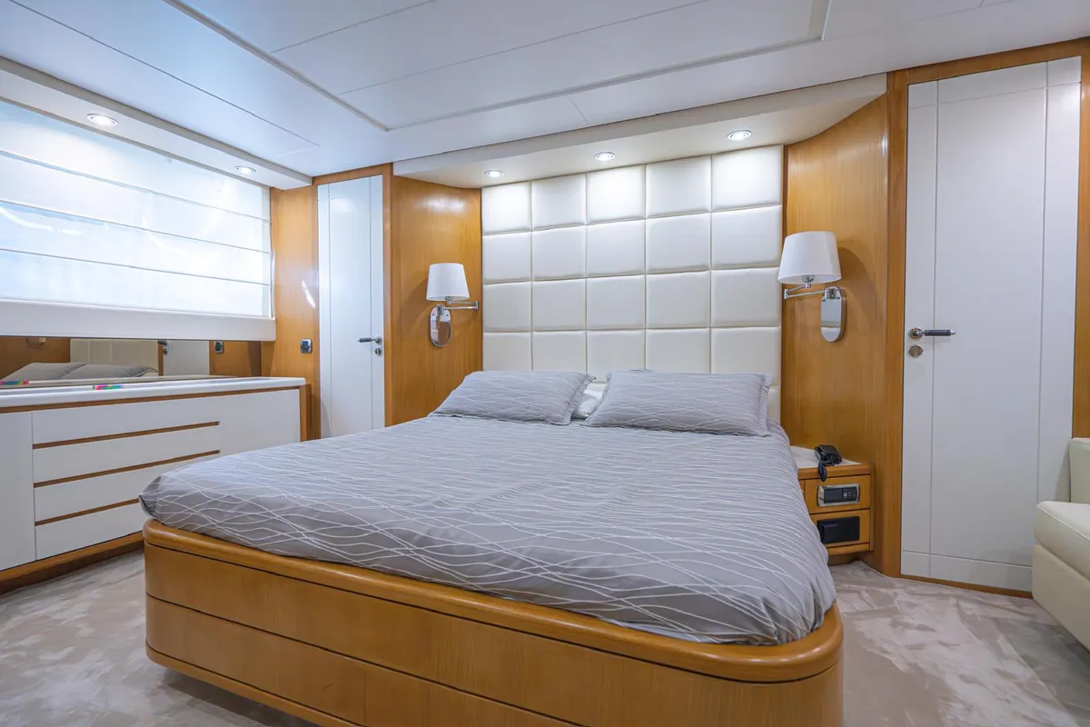 San Lorenzo , a San Lorenzo SL 72 motor yacht at Ischia, Italy