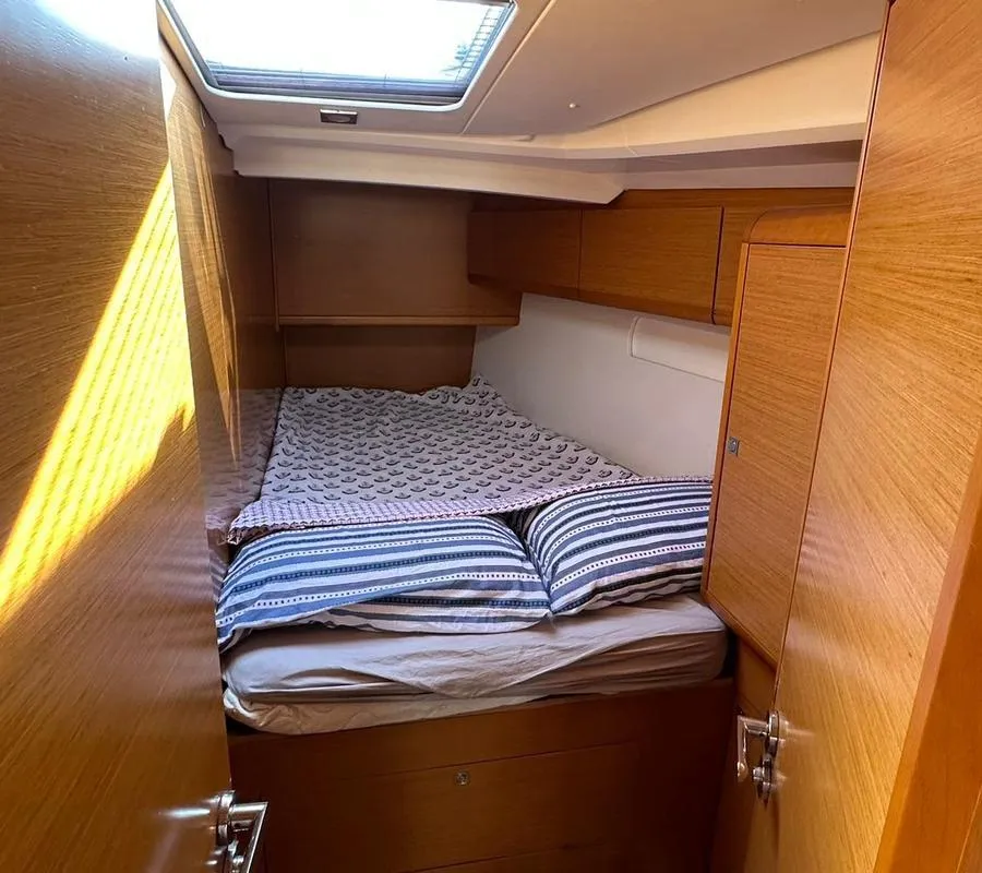 Cabin on Ocean's Eleven, a Jeanneau Sun Odyssey 509 sailboat at Bodrum, Turkey