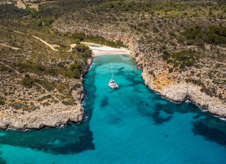 Exterior view of Hydrus, a Lagoon 55 catamaran at Lavrion, Greece