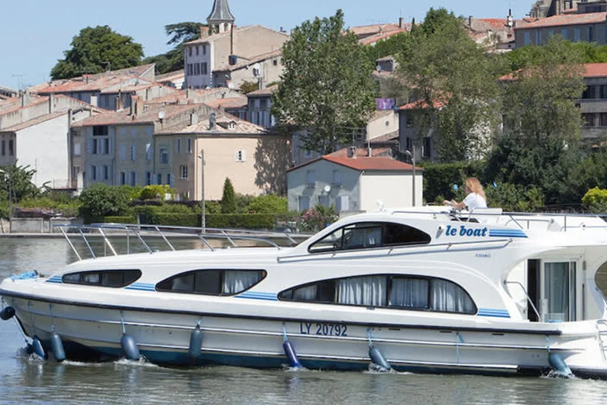 Exterior view of Elegance - Comfort 28, a Cygnet Elegance motorboat at Rheinsberg, Germany