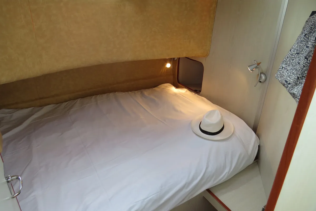 Cabin on Opéra, a Nicols Confort 1350 motorboat at Sablé-sur-Sarthe, France