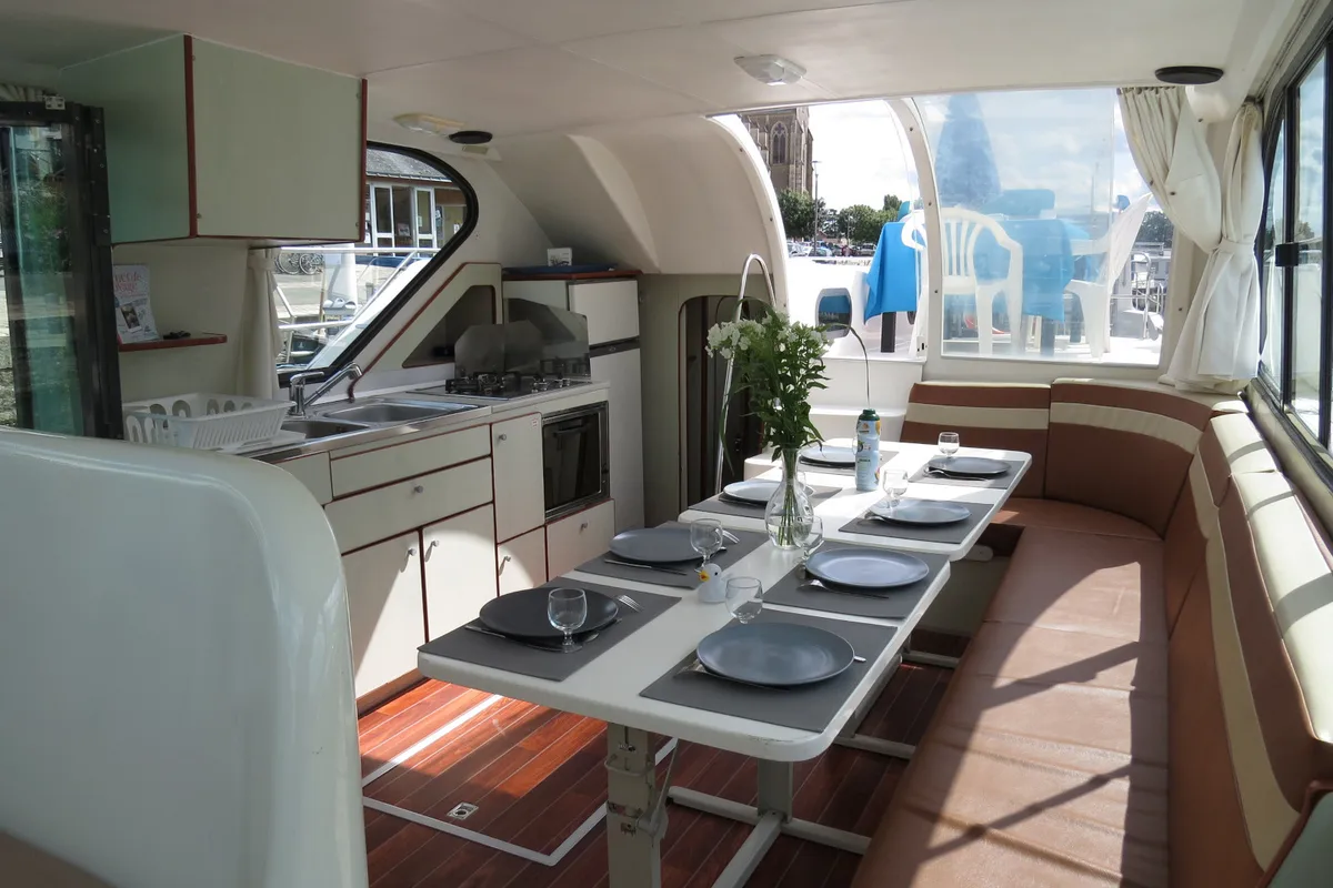 Salon of Opéra, a Nicols Confort 1350 motorboat at Sablé-sur-Sarthe, France