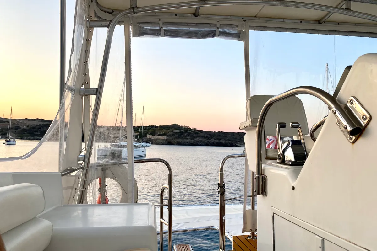Cockpit of Tipejyas, a Gulet Hatteras 50 Convertible motorboat at Athens, Greece