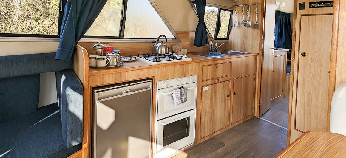 Galley of Cirrus B - Budget 21, a Gulet Cirrus B motorboat at Homps, France