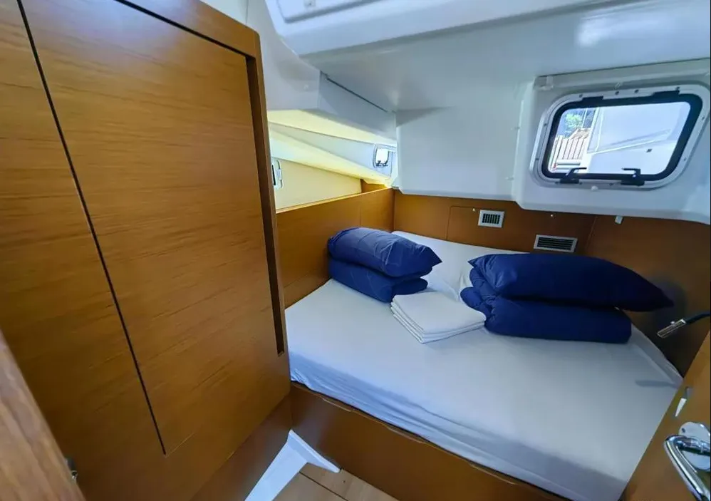 Cabin on Negroni, a Jeanneau Sun Odyssey 440 sailboat at Athens, Greece