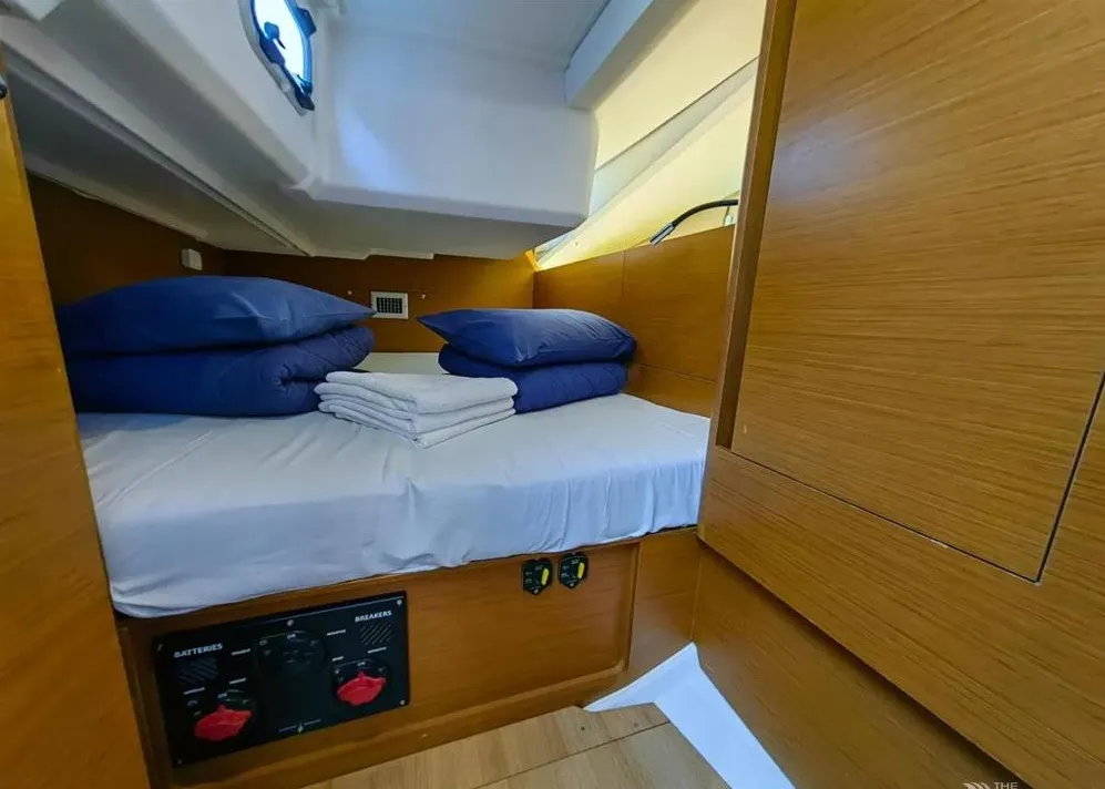 Cabin on Negroni, a Jeanneau Sun Odyssey 440 sailboat at Athens, Greece