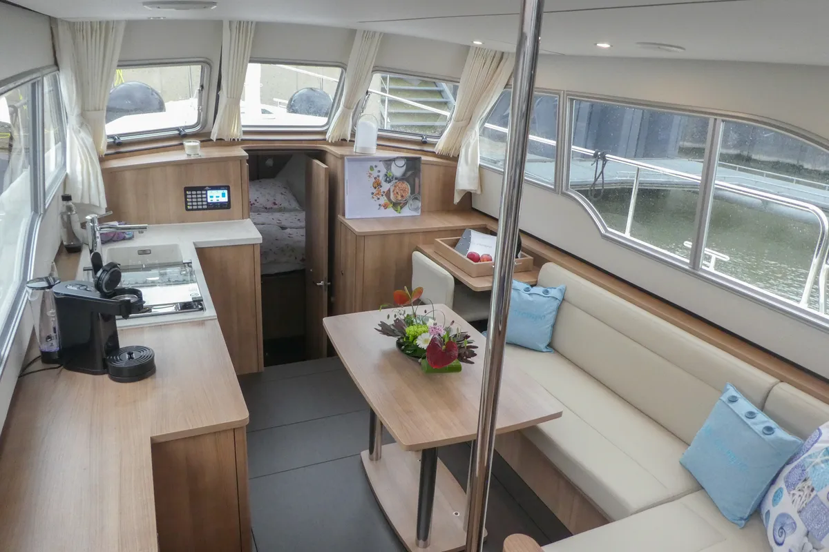 Salon of Vaiana, a Linssen Grand Sturdy 35.0 AC motorboat at Werder (Havel), Germany