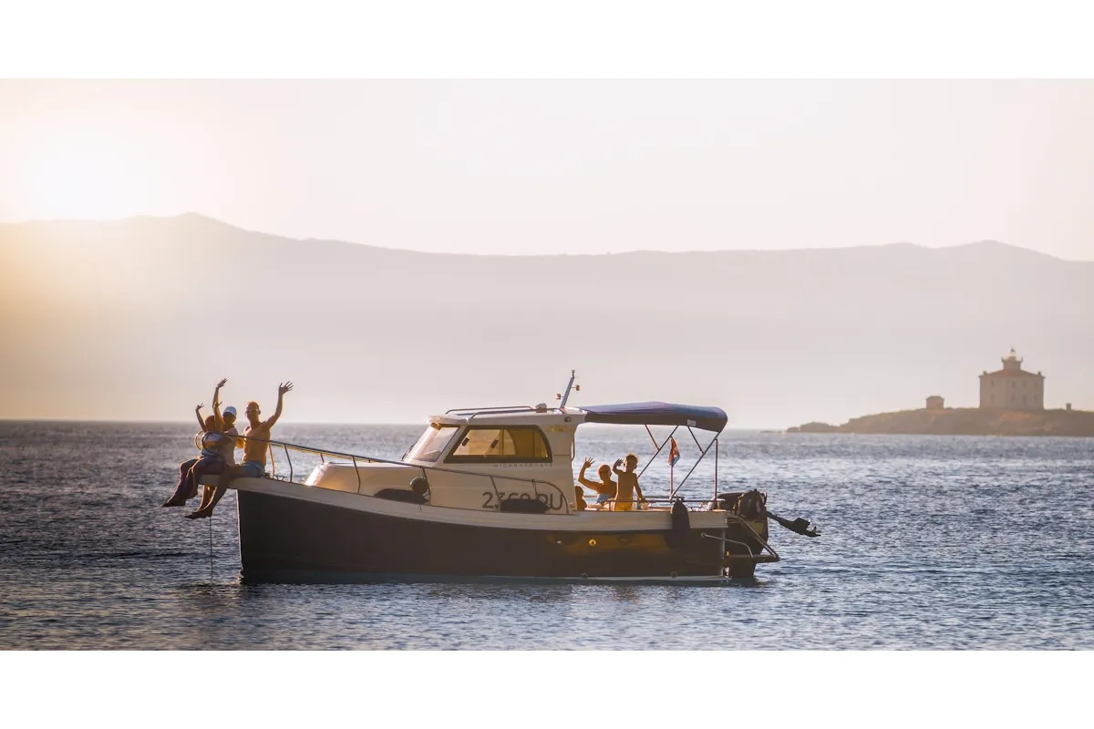 H4, a Leidi 660 motorboat at Grad Pula, Croatia