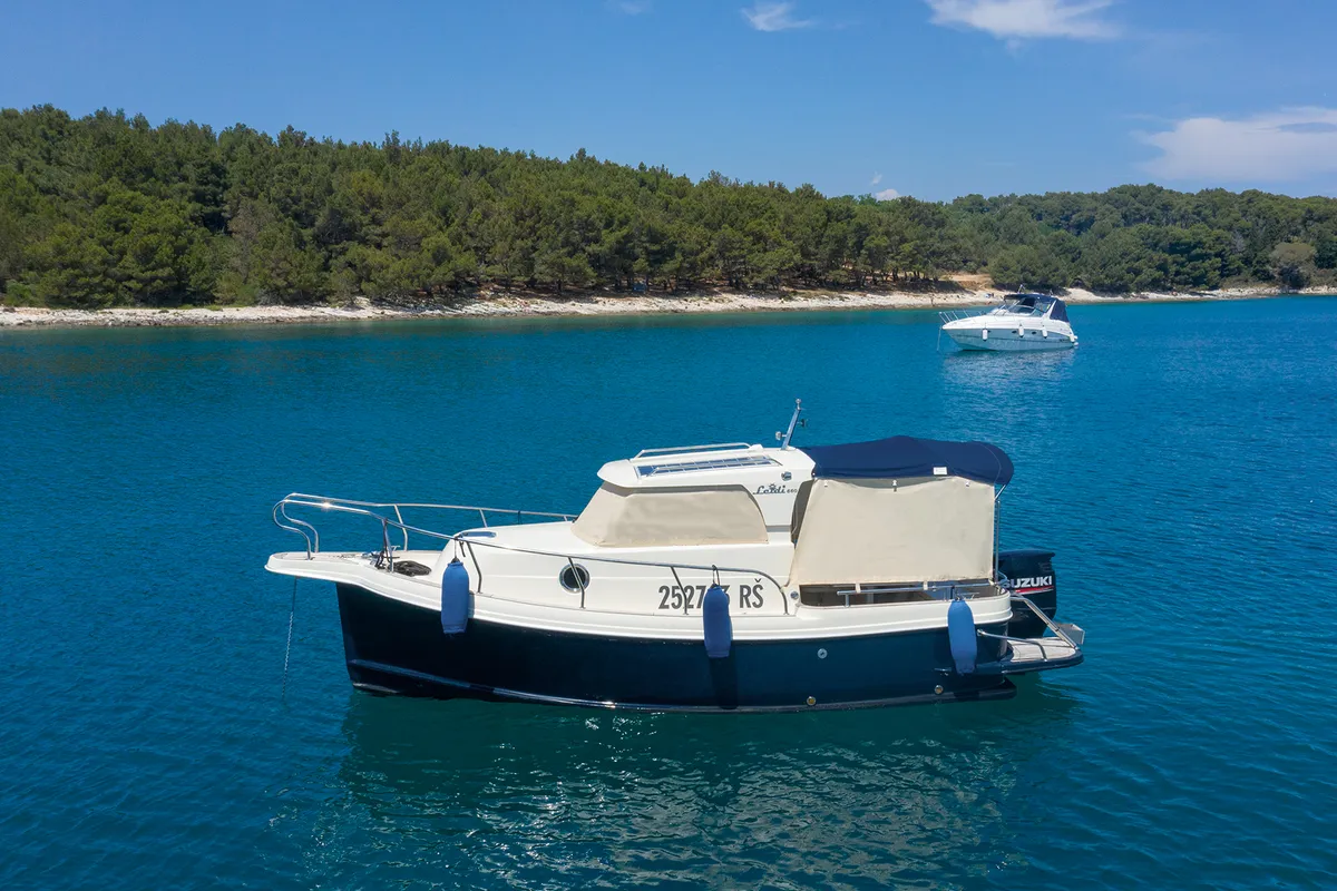 H4, a Leidi 660 motorboat at Grad Pula, Croatia