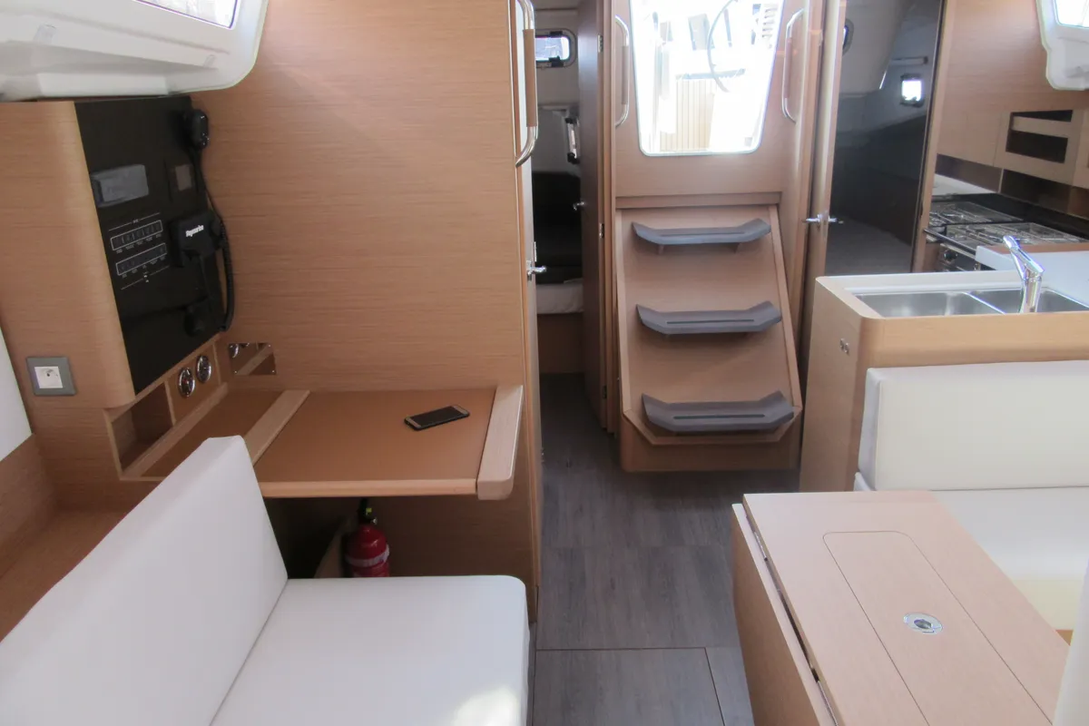 Salon of Euforica, a Jeanneau Sun Odyssey 380 sailboat at San Vincenzo, Italy