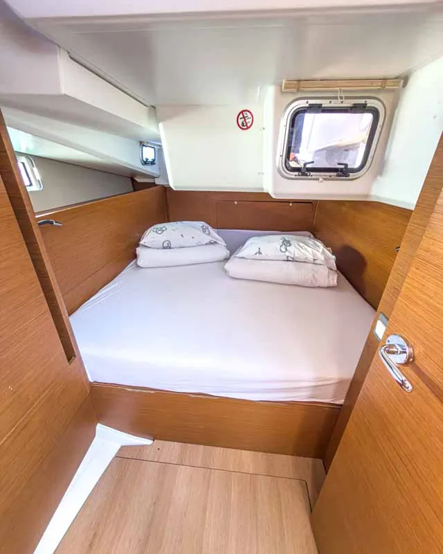 Cabin on Sigma Kiss, a Jeanneau Sun Odyssey 440 sailboat at Grad Pula, Croatia